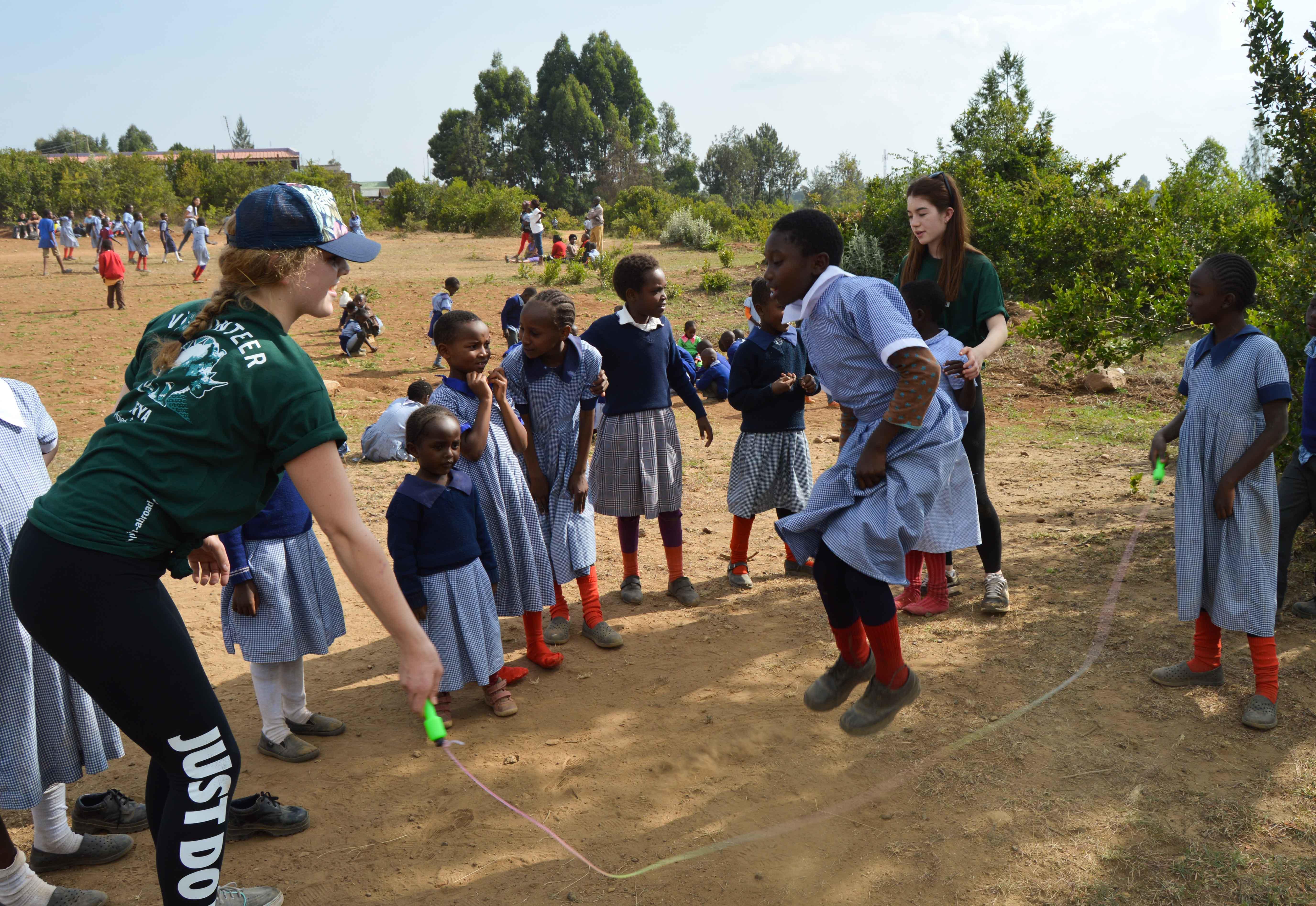 A teenager volunteers as a sports coach in Kenya and practises skipping with children A Projects Abroad volunteer gets hands-on sports coaching experience in Kenya while running a fun activity with children